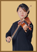 photo of a modern day violinist